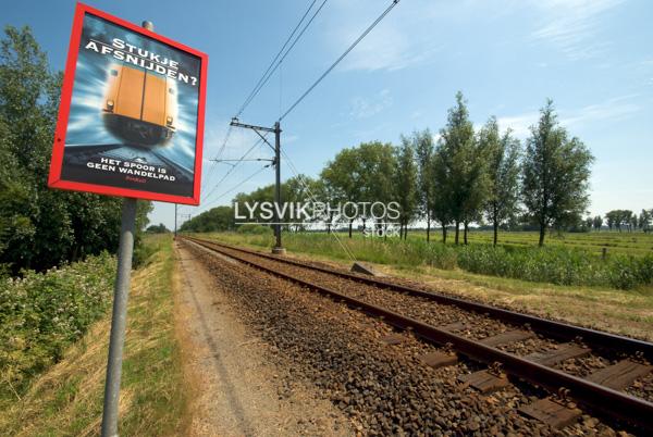 Waarschuwingsbord bij spoorlijn [800458]