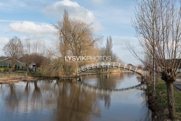 Voetgangersbrug over het riviertje de Alblas [00997523]