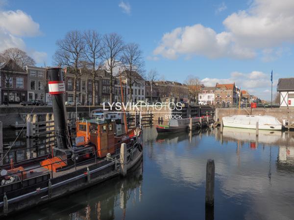 Sleepboot in haven van Gorinchem [905196]