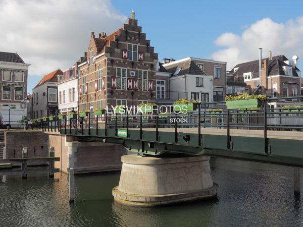 Brug en woning aan haven in Gorinchem [00905198]