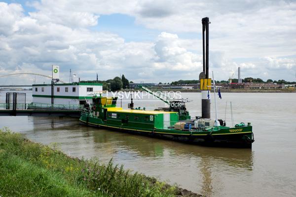 Bunkerstation op rivier de Merwede [802706]