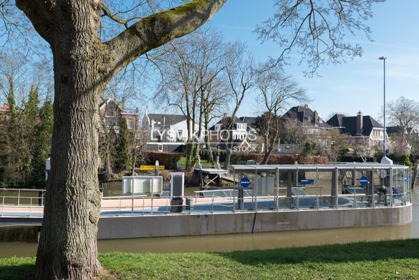 Drijvende halte waterbus Sliedrecht [01102708]