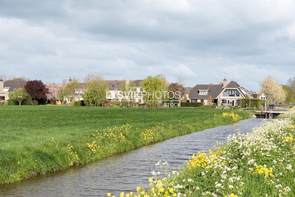 Woonhuizen in Streefkerk gezien vanuit de polder [01107145]