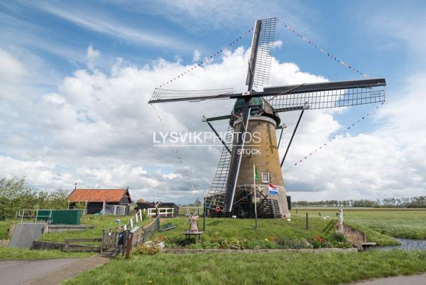 De Peilmolen in Oud-Alblas is een grondzeiler welke werd gebruikt voor het bemalen van de polder