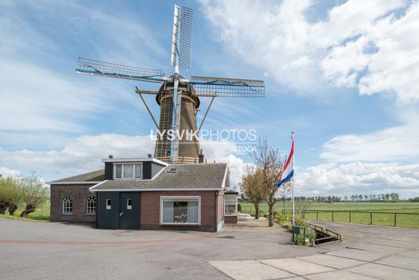 Korenmolen De Hoop in Oud-Alblas is een stellingmolen wordt gebruikt voor het malen van graan