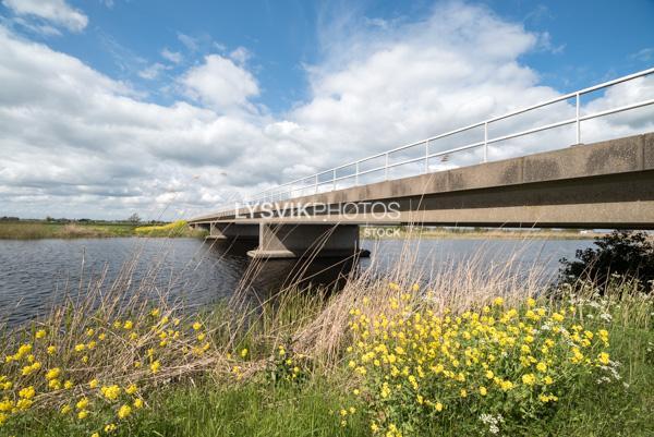 Brug waar de Nieuwe Zijdseweg over over het riviertje de Groote of Achterwaterschap loopt.