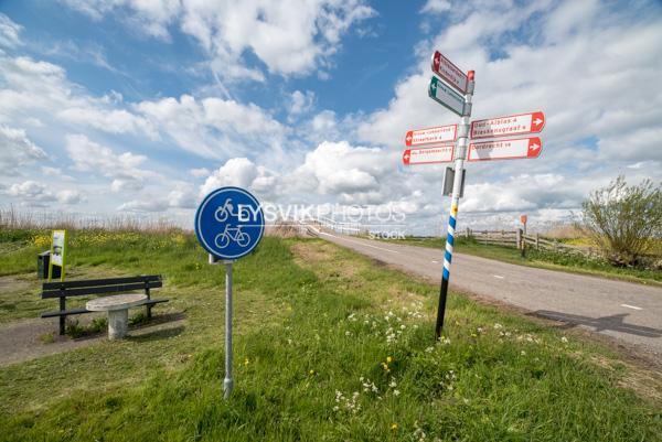 Fietsknooppunt bij Zijdebrug met zitbank