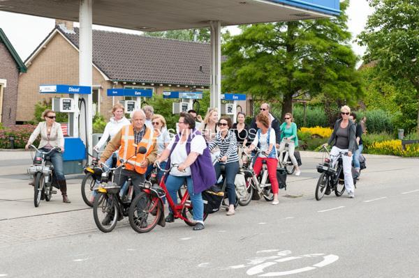 Gezelschap maakt solex tocht [842322]