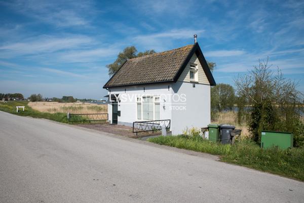 Witte dijkwoning Lekdijk Langerak [01107100]