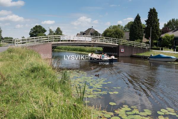 Sloep op riviertje de Nauwe Alblas [01103275]