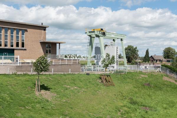 Kraan met sluisdeur bij Lingegemaal [01106764]