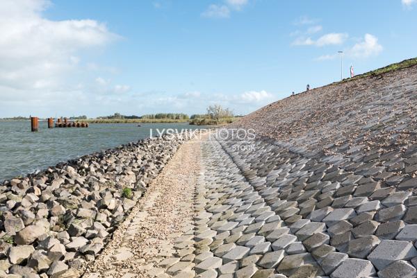 Basaltbetonblokken op buitentalud Lekdijk [01111408]