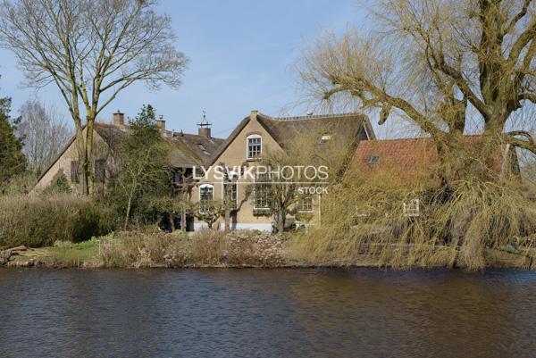 Woonboerderijen aan de Heulenslag in Bleskensgraaf [0010394]