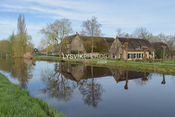 Boerderijen aan het riviertje de Graafstroom [0010526-2]