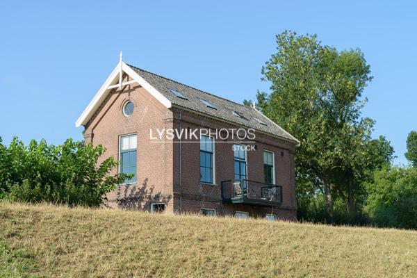 Het veerhuis achter de stadswal in Nieuwpoort