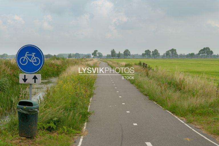 Fietspad in polder bij Giessen-Oudekerk [0029538]