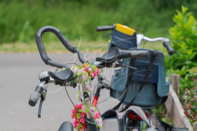 Geparkeerde fietsen tijdens toertocht D8E0033758