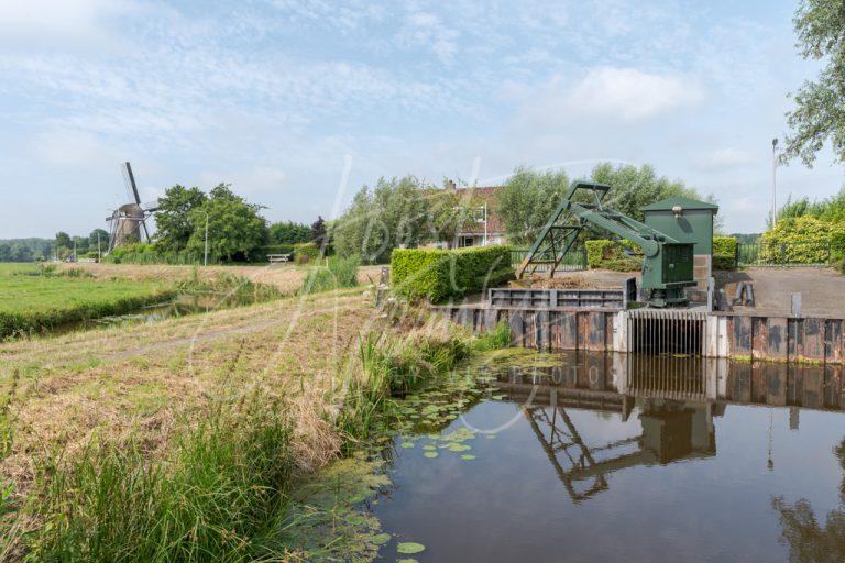 Gemaal in het buurtschap Kooiwijk te Oud-Alblas D8102066