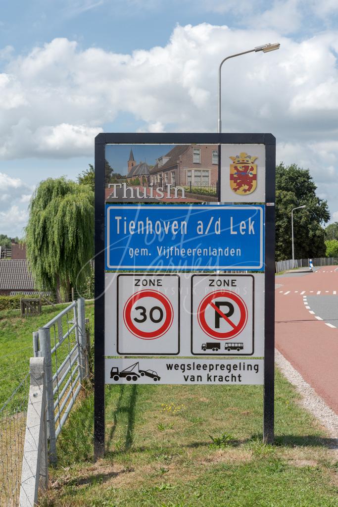 Plaatsnaambord Tienhoven D8102381