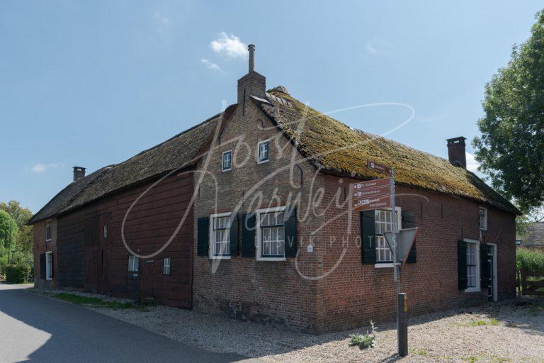 Boerderij uit de 18e eeuw in Pinkveer D8102710