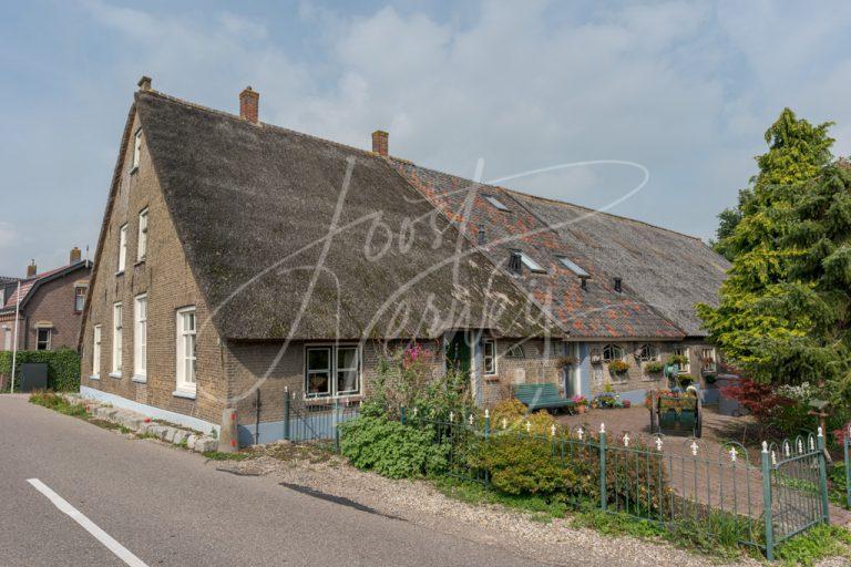 Monumentale boerderij aan de Bovenkerkseweg 18 en 20 D8102886