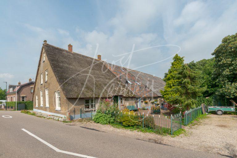 Monumentale boerderij aan de Bovenkerkseweg 18 en 20 D8E034485