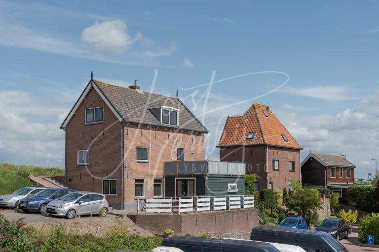 Dijkwoningen aan de Lekdijk in Waal D8102418