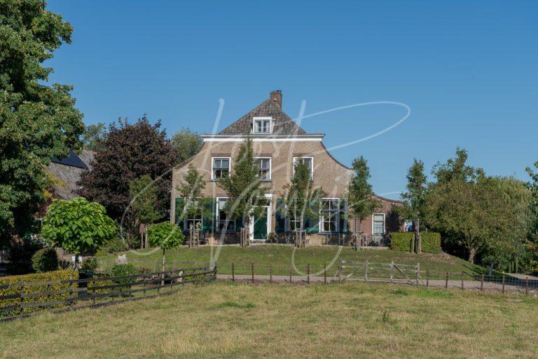 Monumentale boerderij Oosteinde 58 in Oud-Alblas D8103308