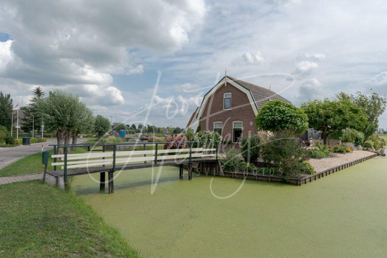 Bruggetje naar woning in buurtschap Graafland D8102515