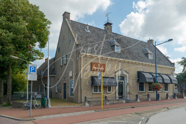 Monumentaal pand aan de Dam in alblasserdam D8E034582