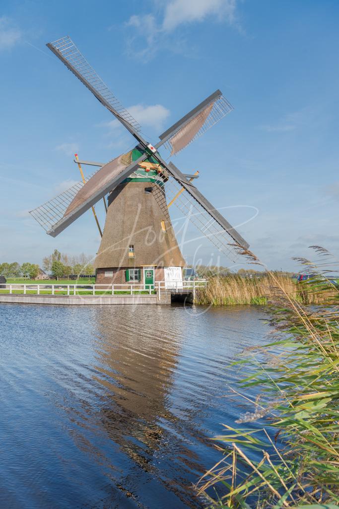 Achtkante molen in Groot-Ammers D8104013