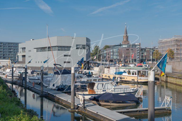 Jachthaven met Cultureel Centrum Landvast Alblasserdam D8104073