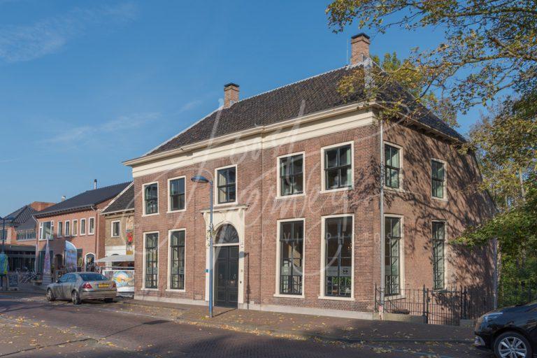 Monumentaal pand aan de Cortgene D8104099