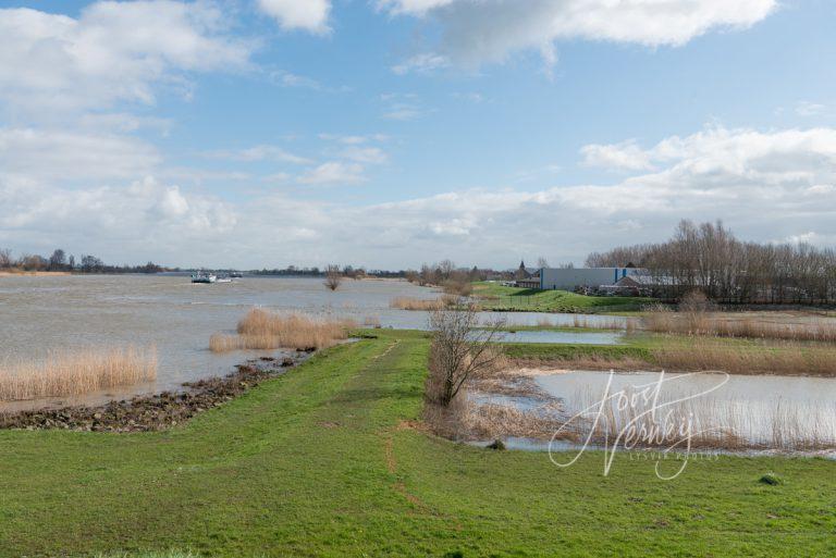 Uitzicht op rivier de Lek bij Nieuwpoort D8135837