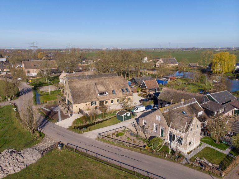 Boerderijen aan het Oosteind in Oud-Alblas