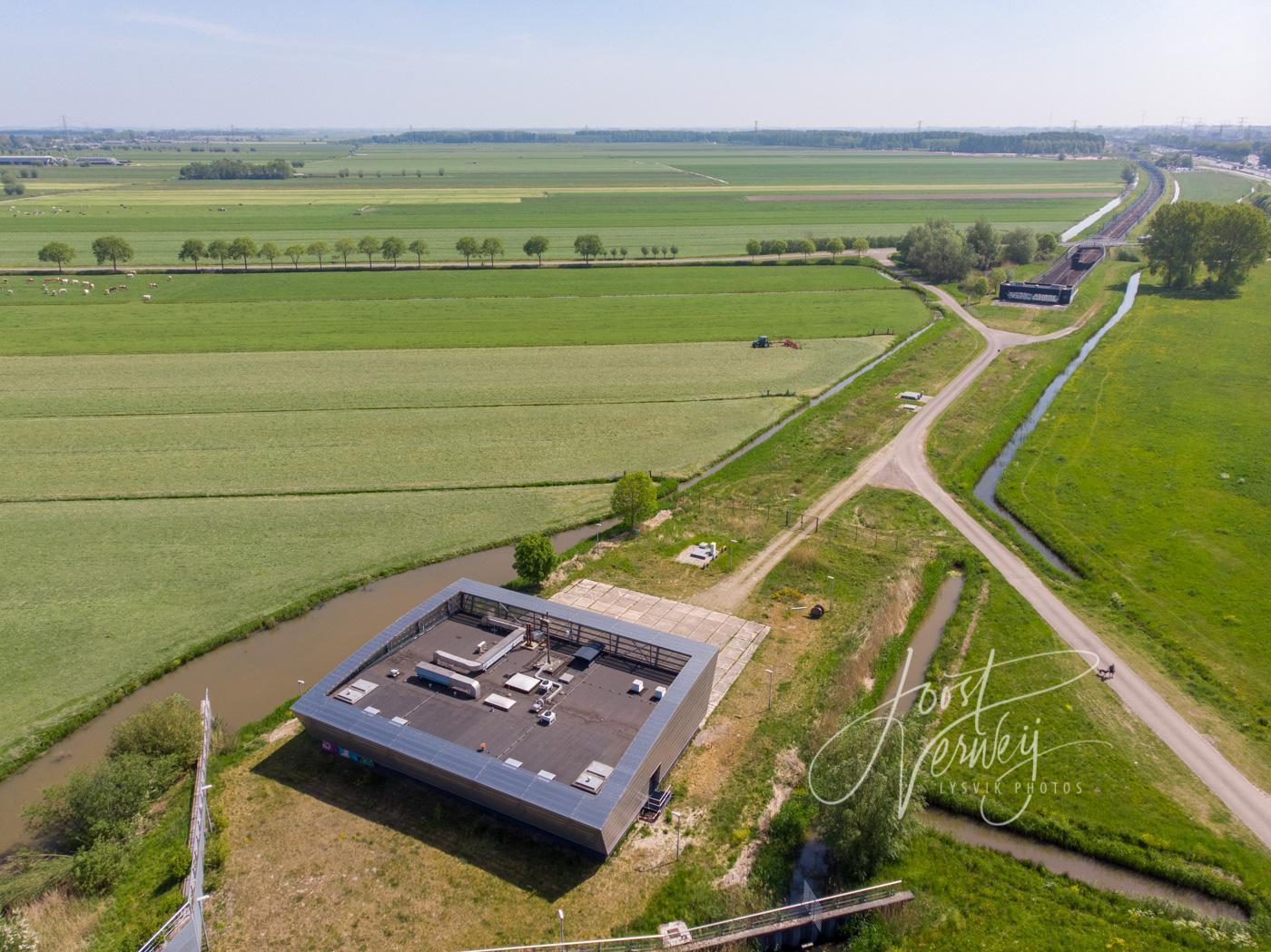 Luchtfoto gebouw Betuwelijn bij Alblasserbos