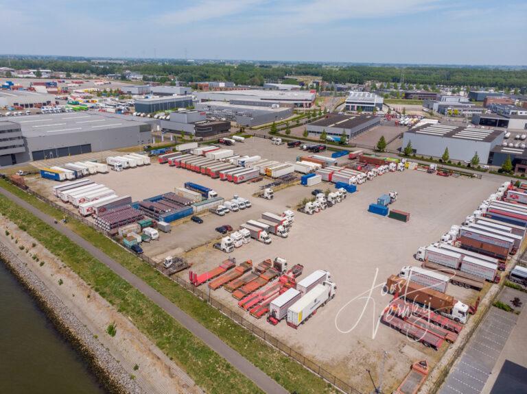 Luchtfoto truckparking Braanker Logistics