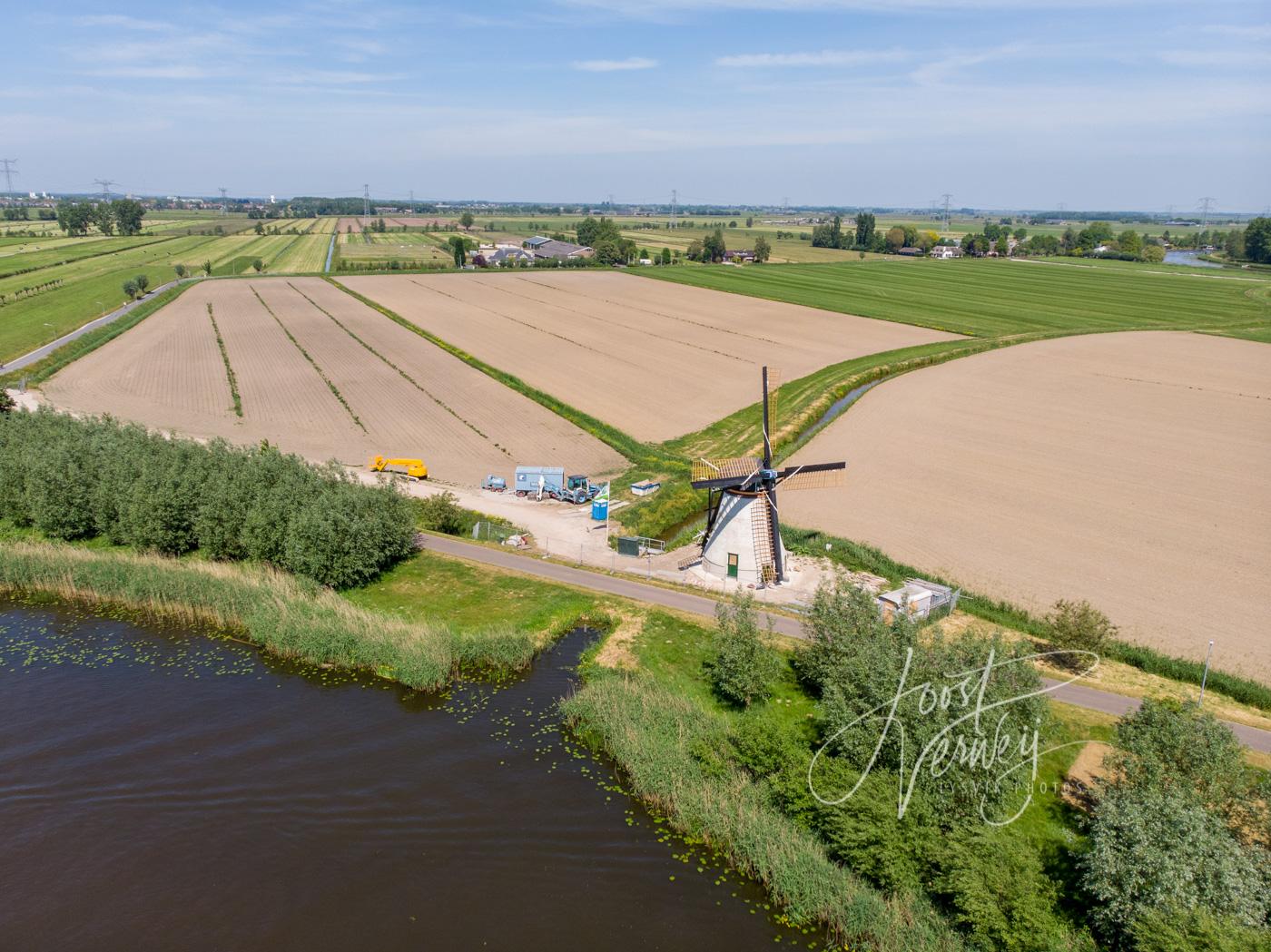 Luchtfoto Souburghse molen met wieken