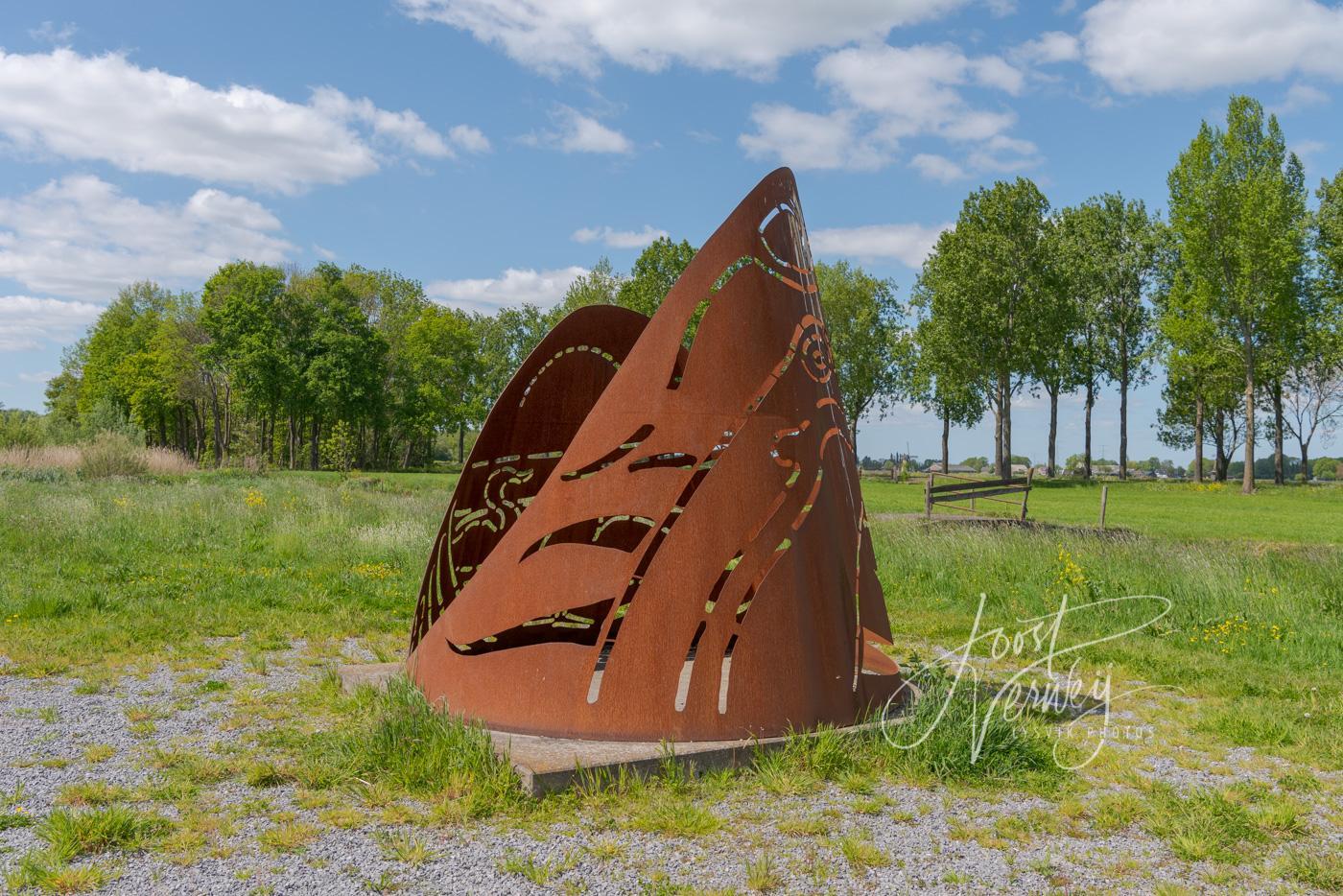 Kunstwerk de Golf bij Wijngaarden