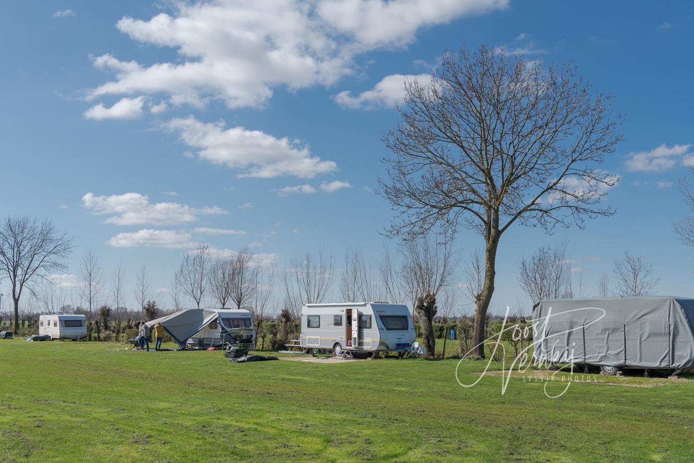 Opbouw seizoenplaats op camping