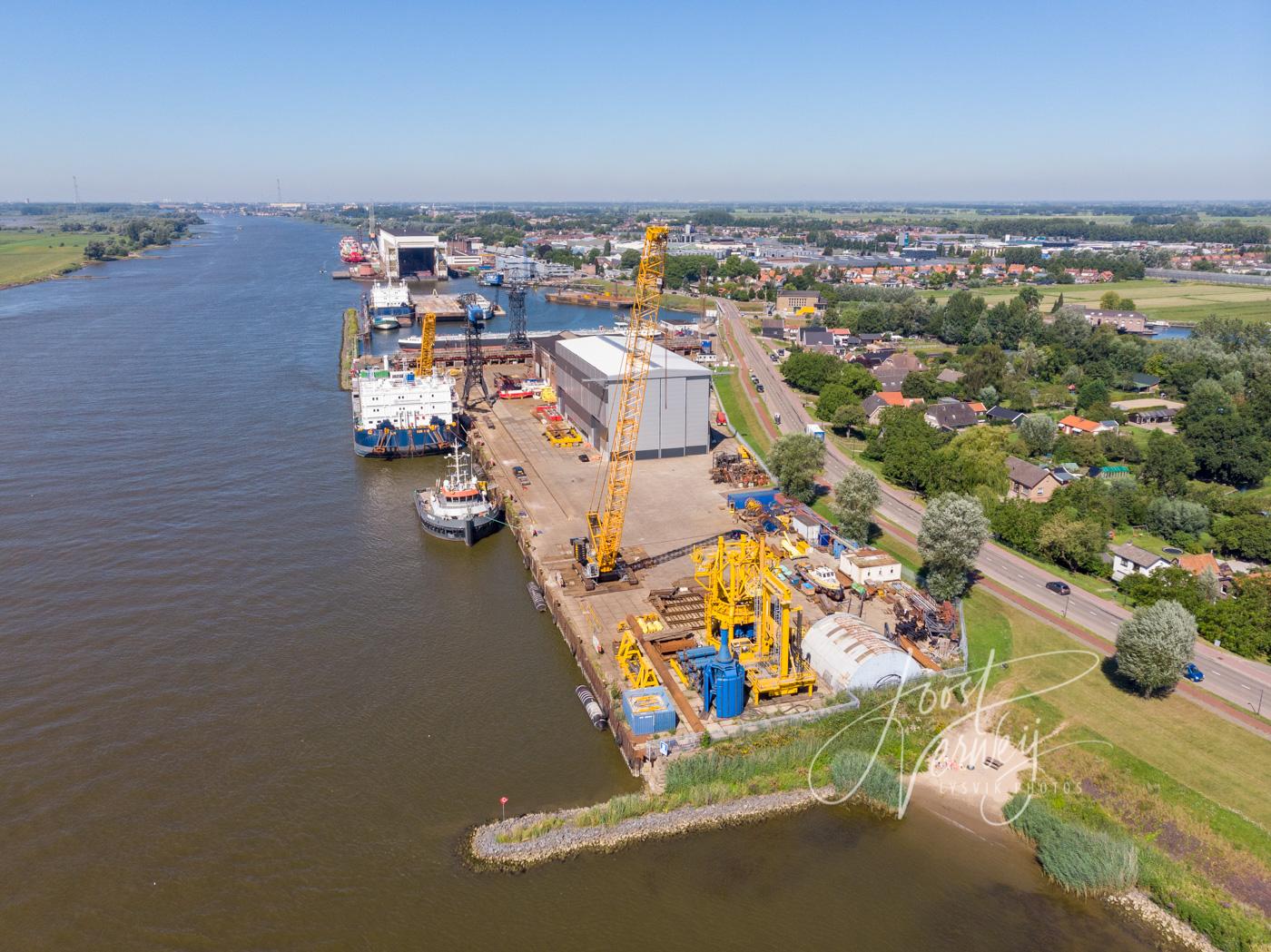 Luchtfoto scheepswerf Neptune Repair