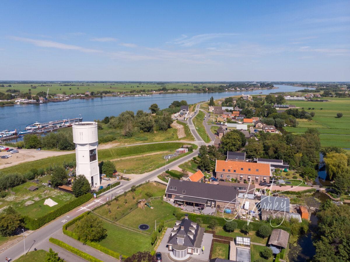 Luchtfoto watertoren in Nieuw-Lekkerland