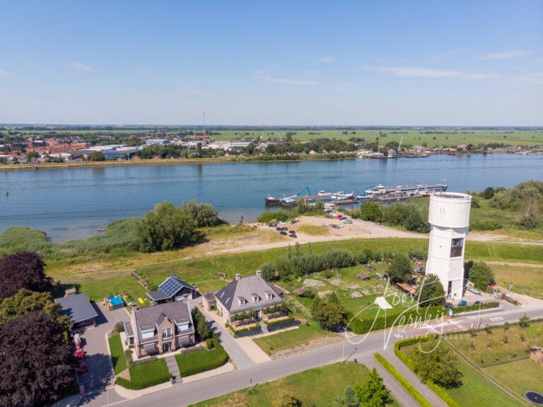 Luchtfoto watertoren in Nieuw-Lekkerland