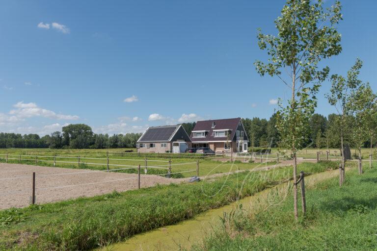 Woning met paardenbak