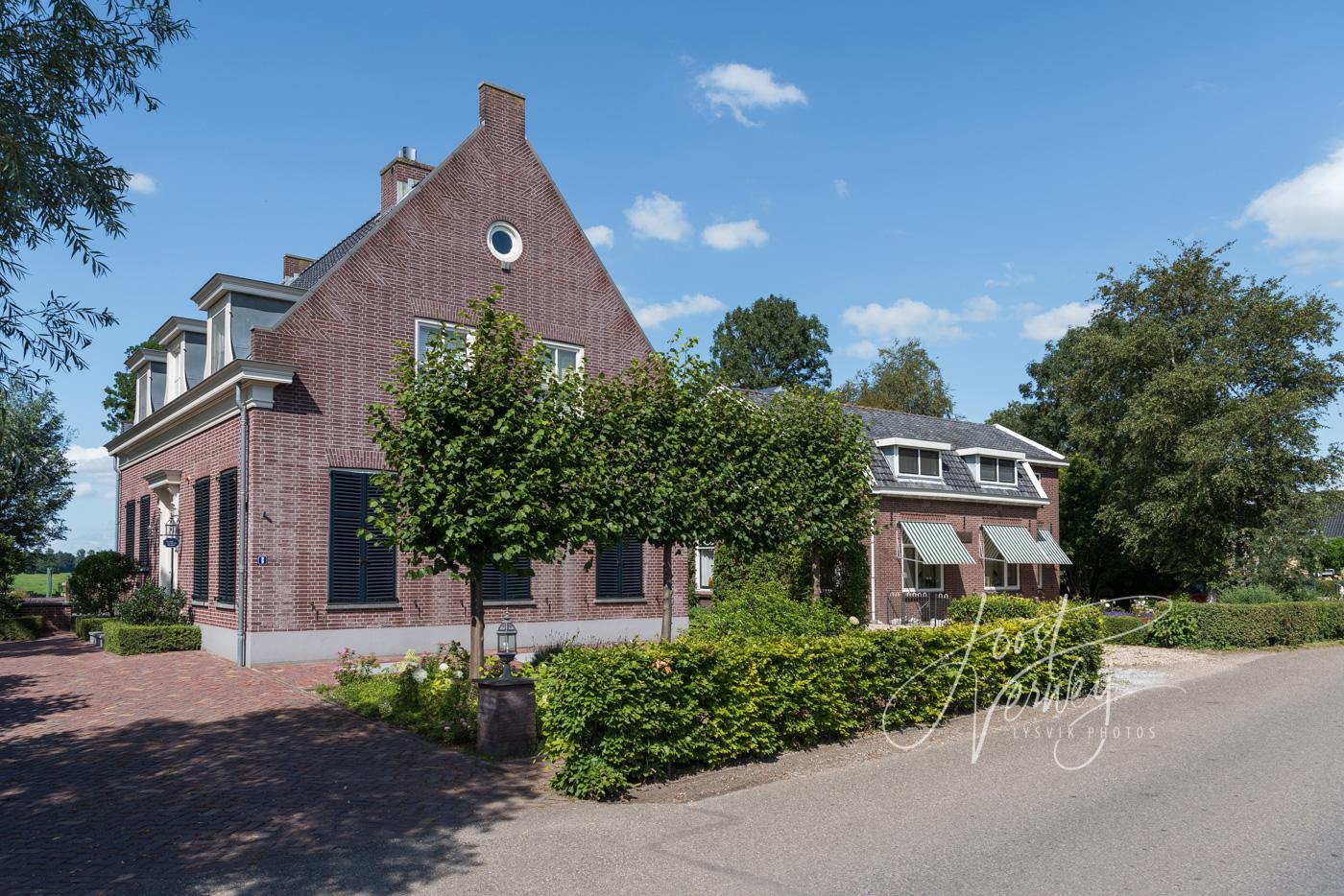 Woningen aan de Dorpsstraat in Wijngaarden