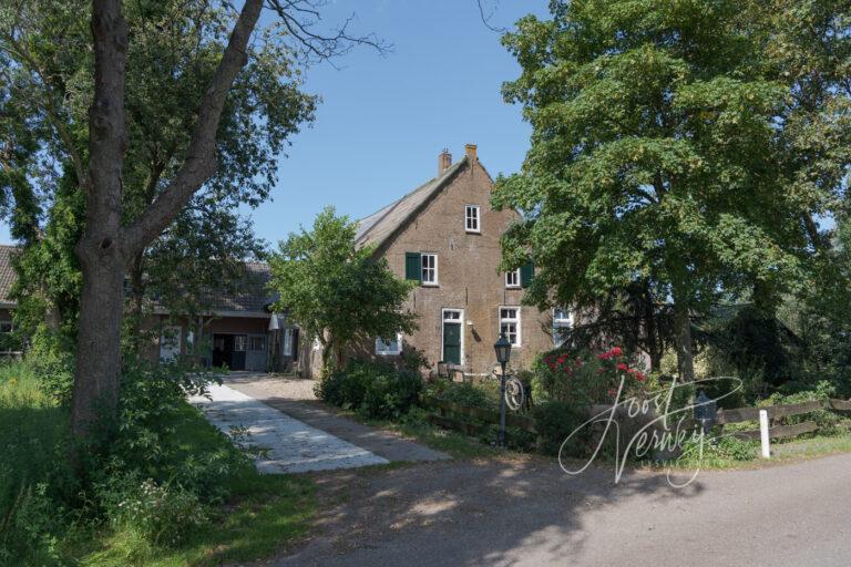 Langhuis boerderij aan het Oosteinde in Wijngaarden