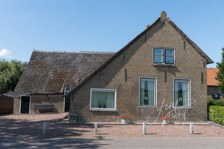 Eeuwenoude boerderij aan het Oosteinde in Wijngaarden