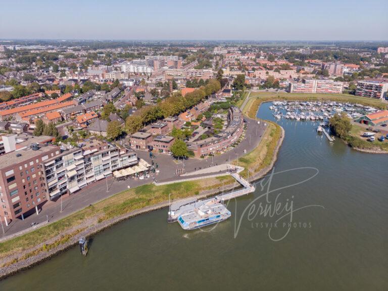 Luchtfoto Merwehoofd met waterbus