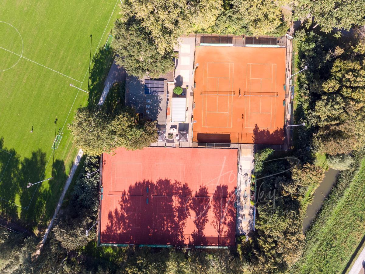 Luchtfoto tennisbanen Slobbengors