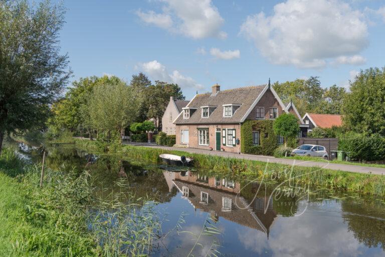 Lintbebouwing aan de Gijbelandsedijk in Brandwijk